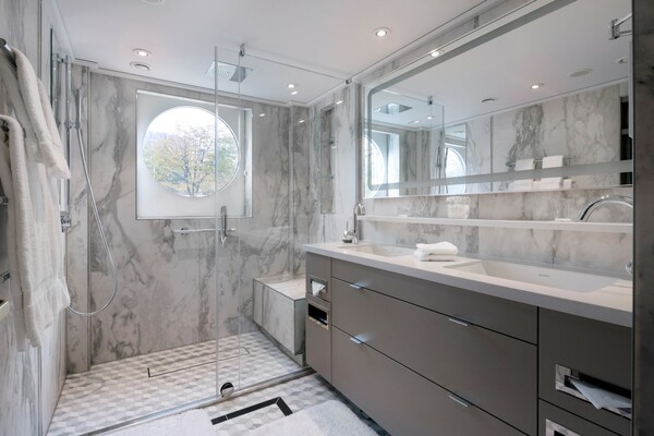 Uniworld S.S. Elisabeth Victoria - Royal Suite.jpg